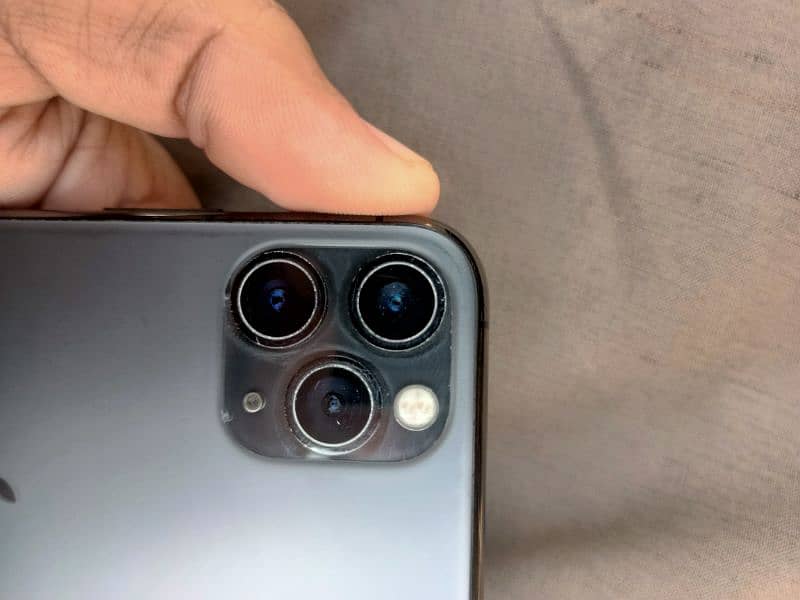 iphone 11 pro 2