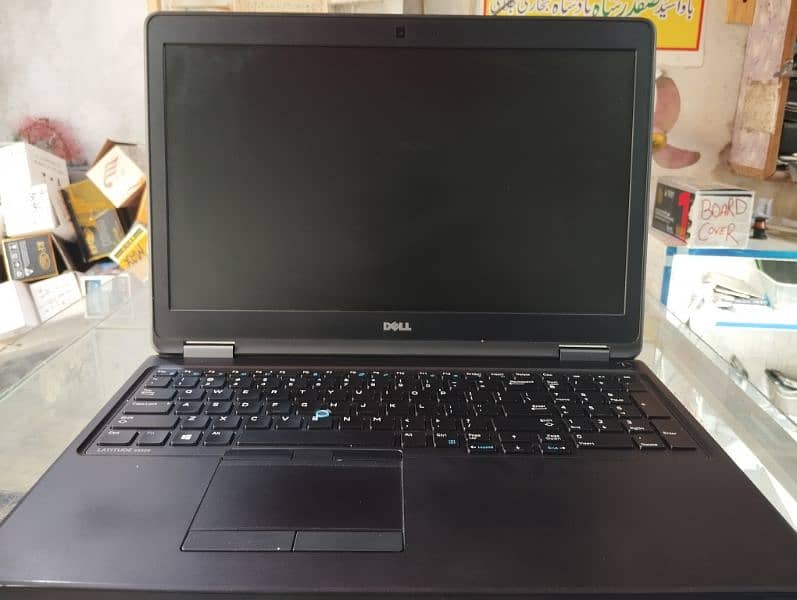 dell laptop 17inch clear display 8gm drr4 ram 1