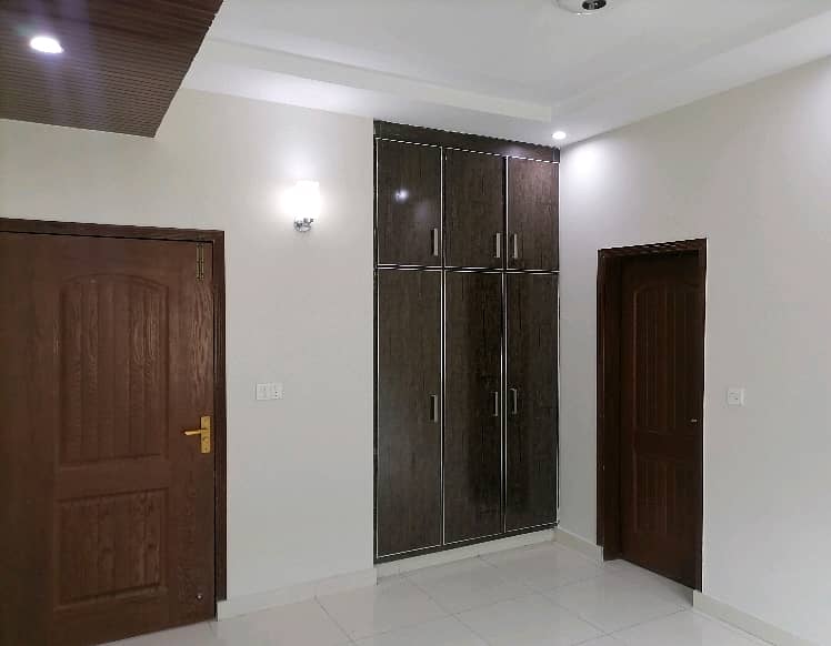 A 10 Marla Flat Is Up For Grabs In Askari 3