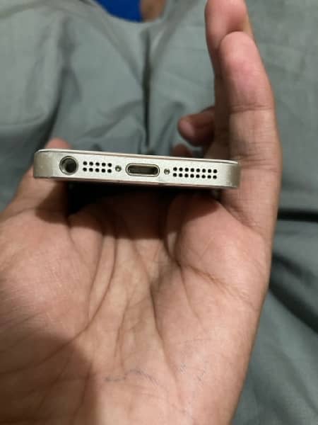 iphone 5s 32gb 10/10 Rough Condition Full Ok Block. 2