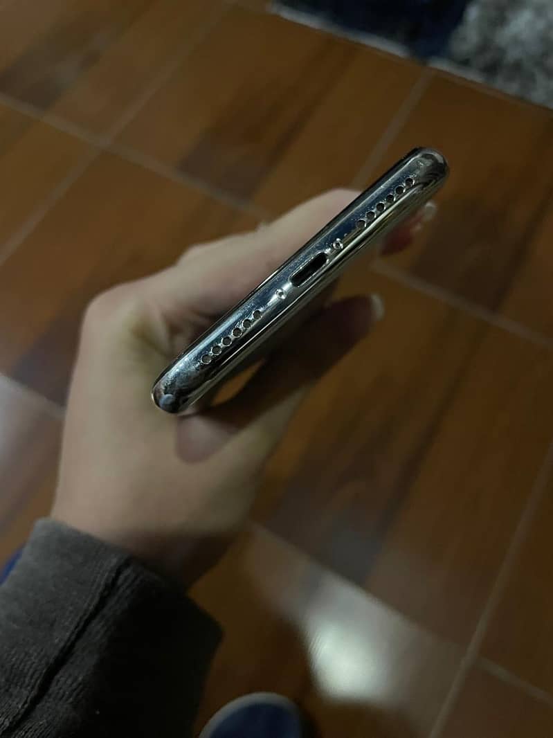 Apple iPhone X 5