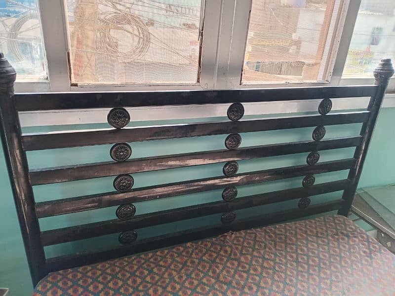 iron bed good condition 3