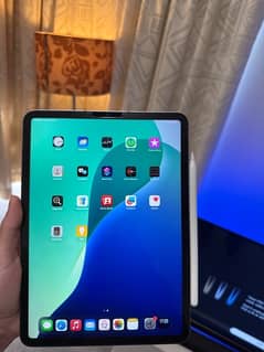 iPad Pro 11-inch (4th Generation) Wi-Fi + Cellular 128gb with pencil