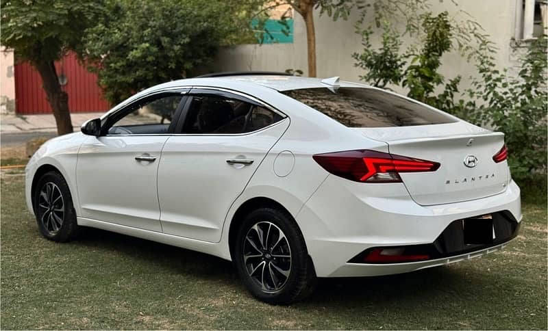 Hyundai Elantra 2023 4