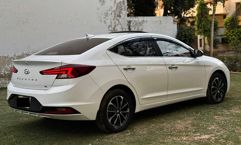 Hyundai Elantra 2023 5