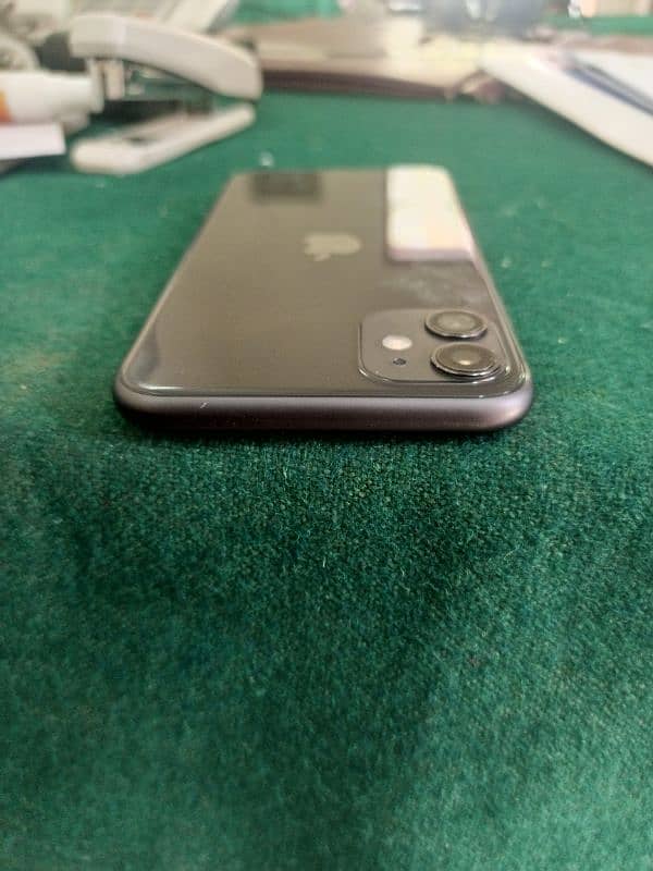 Iphone 11 64 GB Non PTA 5