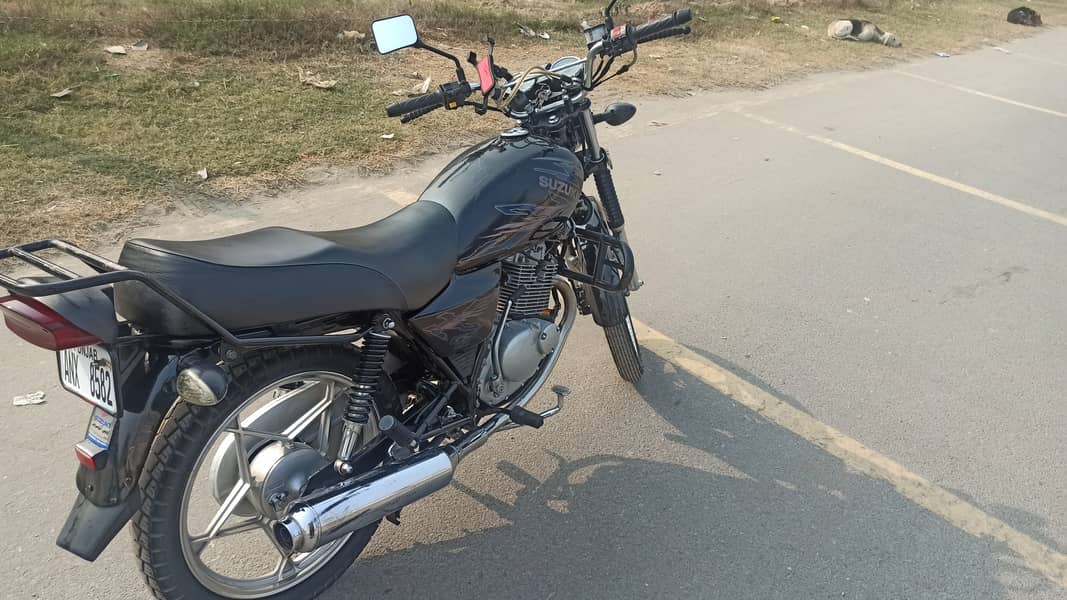 Suzuki GS 150 SE 2022 2