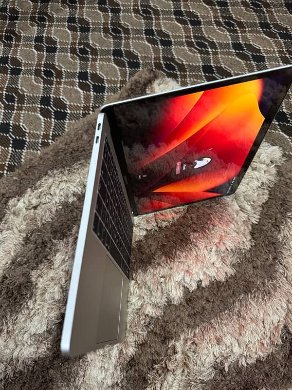 Apple macbook pro 2017 4