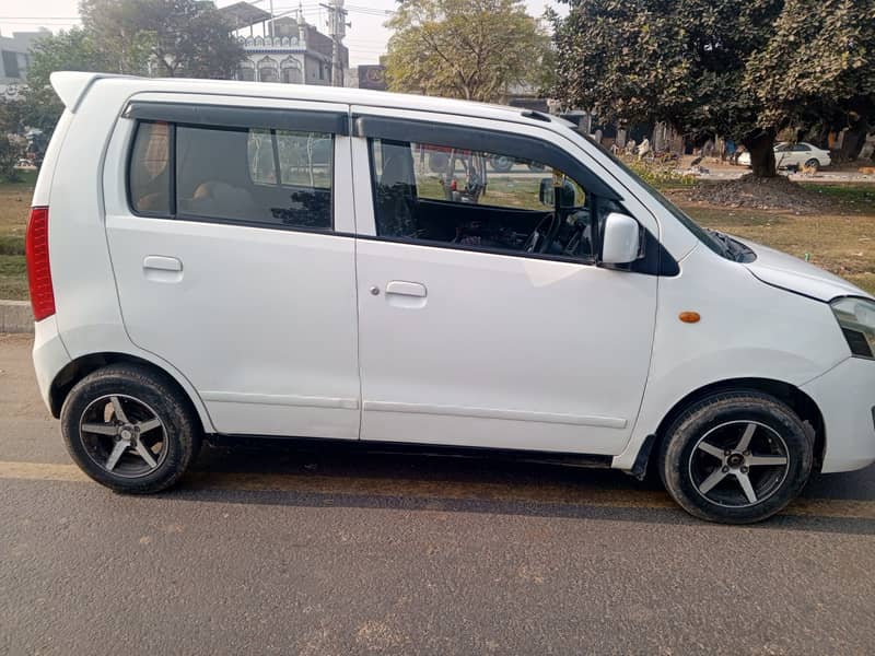 Suzuki Wagon R 2018 9