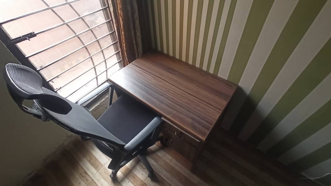 computer table with chair 1