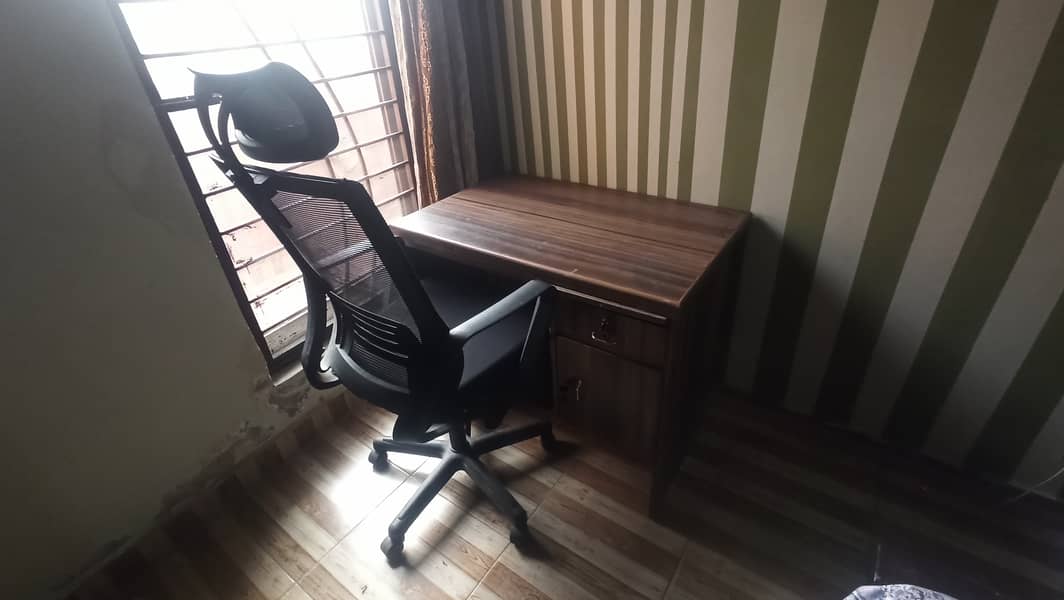 computer table with chair 3