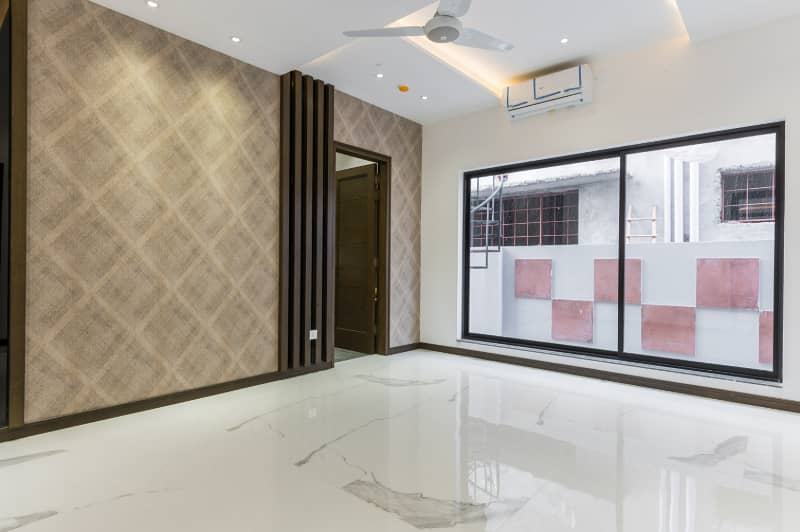 Modern Design 1 Kanal Top Class Luxurious House For Rent 21