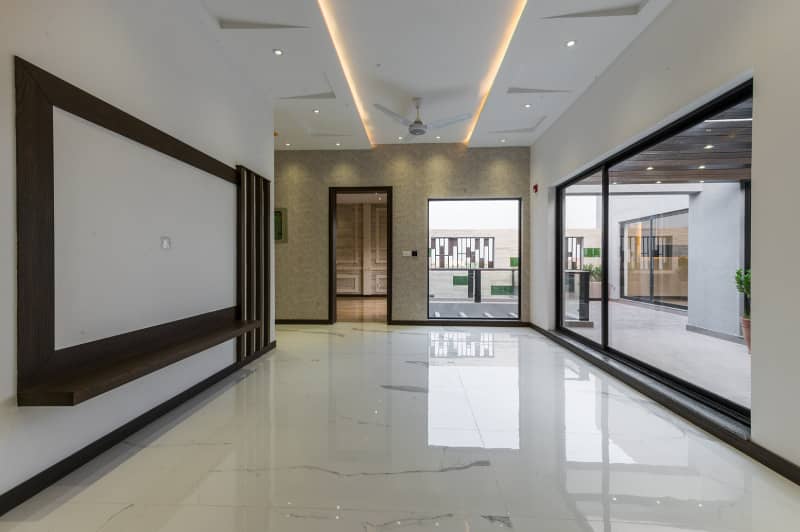 Modern Design 1 Kanal Top Class Luxurious House For Rent 30