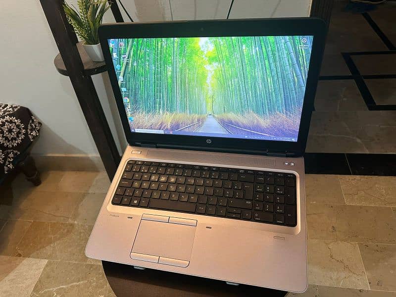 Hp Gaming laptop Core i5  6300 CPU 2.4 GHz Ram:- 8gp 6