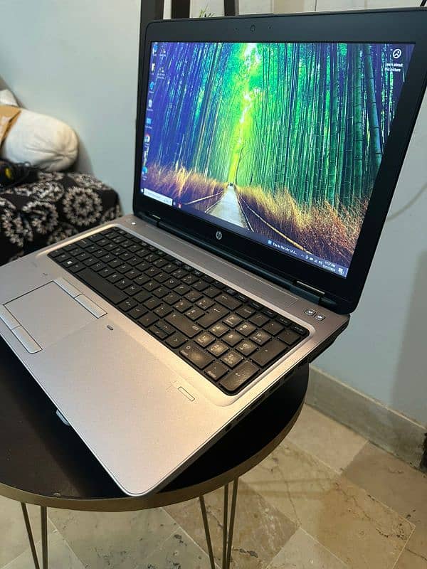 Hp Gaming laptop Core i5  6300 CPU 2.4 GHz Ram:- 8gp 8