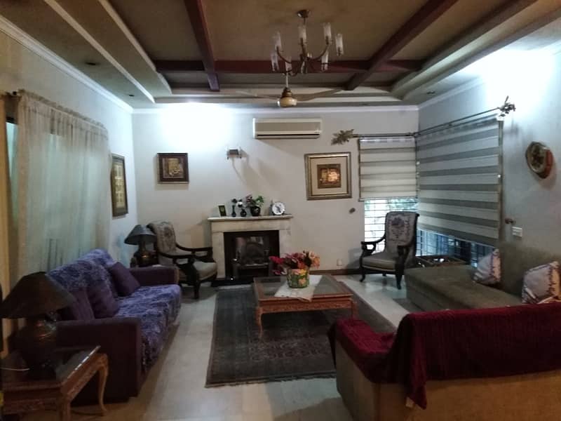 1Kanal Good Beautiful House Available For Sale DHA Phase 3 8