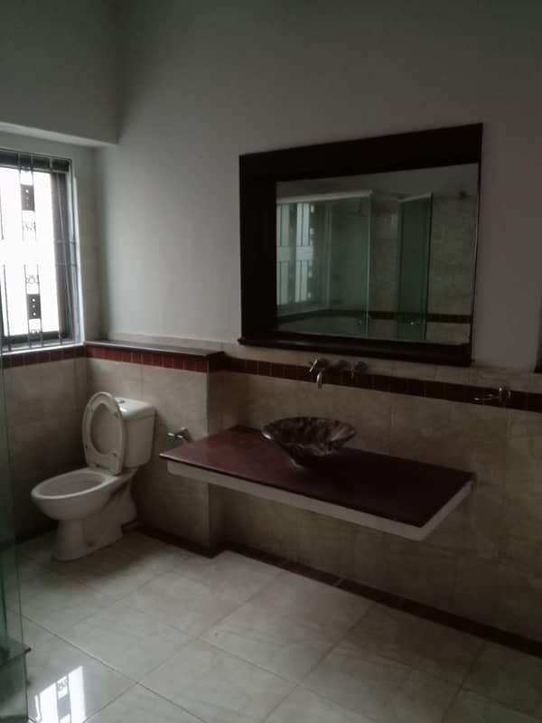 1Kanal Good Beautiful House Available For Sale DHA Phase 3 13