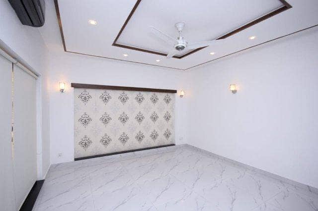 1Kanal New Most Beautiful House Available For Sale DHA Phase 4 9