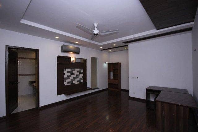 1Kanal New Most Beautiful House Available For Sale DHA Phase 4 10