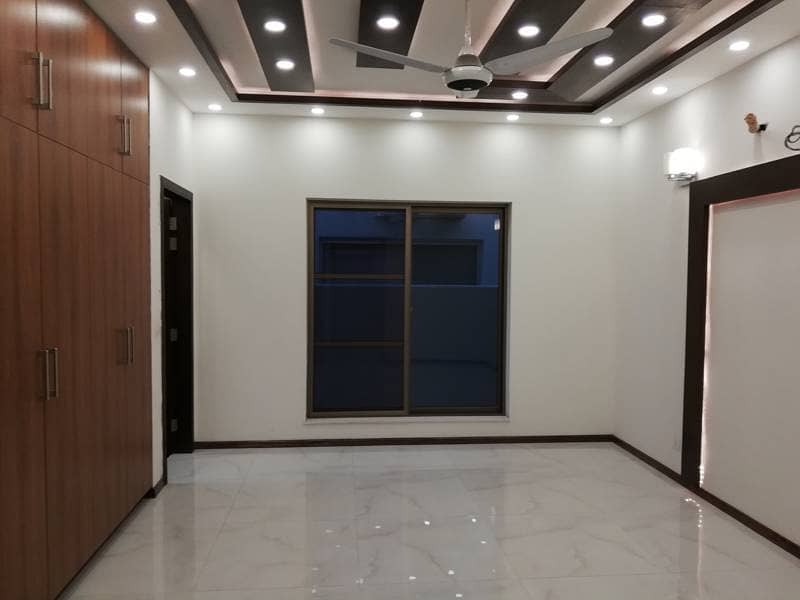 1 Kanal New Design Super Out House Prime Hot For Sale Sui Gas Phase1 17