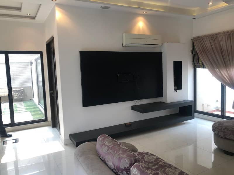 1 Kanal Luxuer Good House Prime Hot For Sale dha Phase3 4