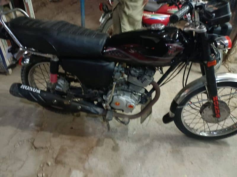 honda 125for sell no documents onley bike no fault all ok onely call 3