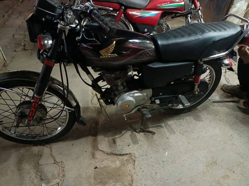 honda 125for sell no documents onley bike no fault all ok onely call 4