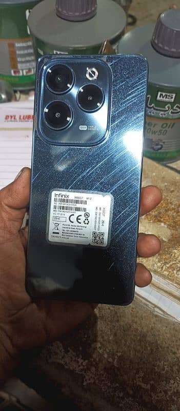 Infinix hot 40 pro 16. . . . 256 3