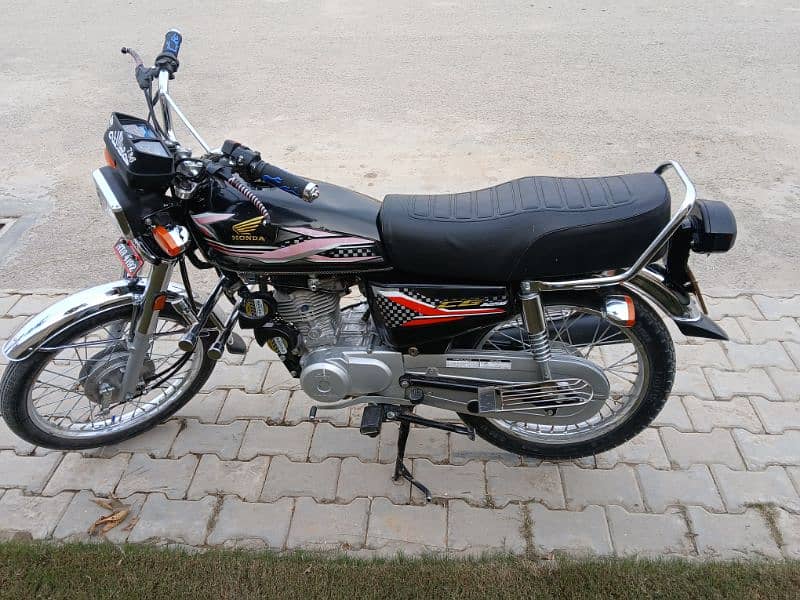 Honda CG 125 good condition 10/10 Punjab Number. . no work Required 1