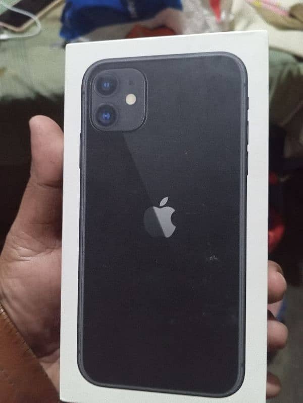 I'm selling I phone 11 box pak condition 5