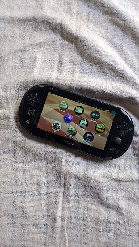 ps Vita slim Model 2000 3