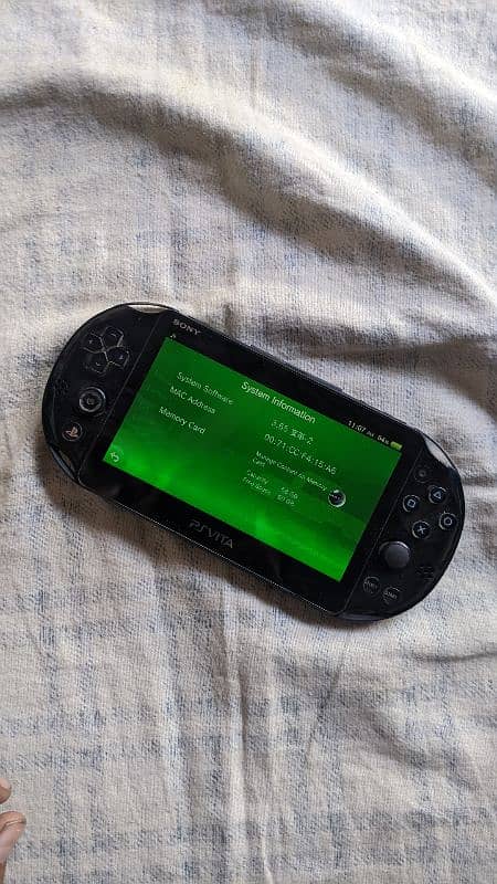 ps Vita slim Model 2000 4