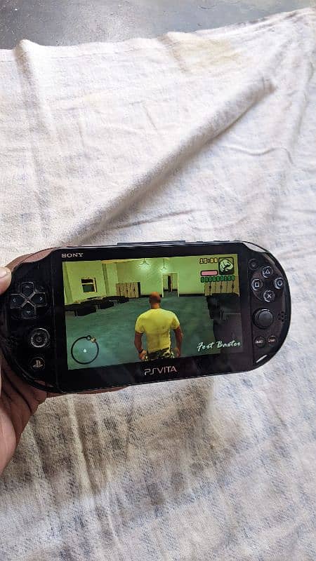 ps Vita slim Model 2000 5