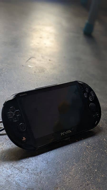 ps Vita slim Model 2000 6