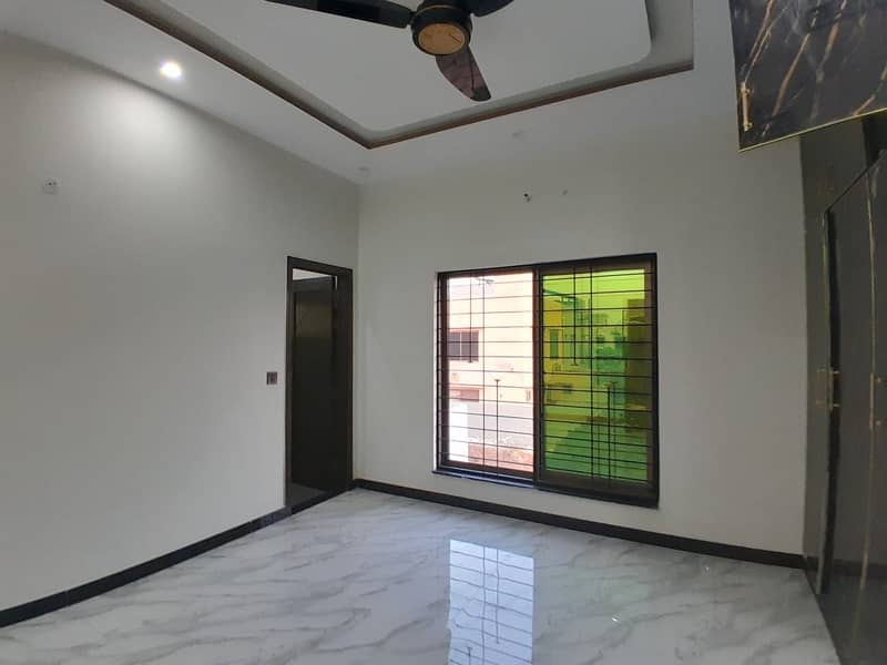 BRAND NEW HOUSE 8 MARLA NEAR TAUHEED PARK/ZOO, VERY NEAR TO JAMIA MASJID AND COMMERCIAL 17