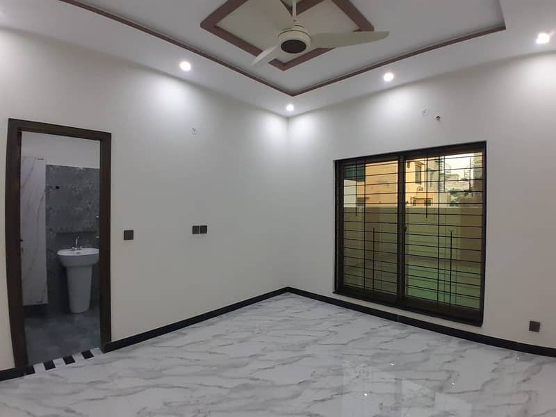 BRAND NEW HOUSE 8 MARLA NEAR TAUHEED PARK/ZOO, VERY NEAR TO JAMIA MASJID AND COMMERCIAL 20