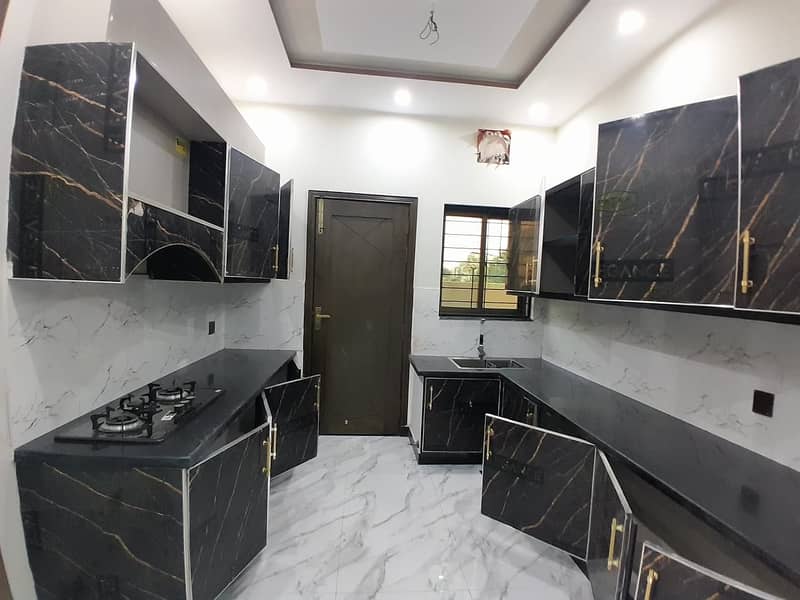 BRAND NEW HOUSE 8 MARLA NEAR TAUHEED PARK/ZOO, VERY NEAR TO JAMIA MASJID AND COMMERCIAL 21