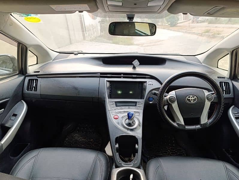 Toyota Prius 2014 4