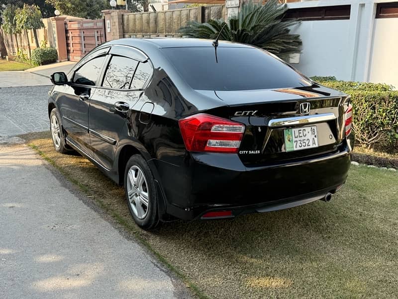 Honda City IVTEC 2018 Automatic Black Genuine Condition 3