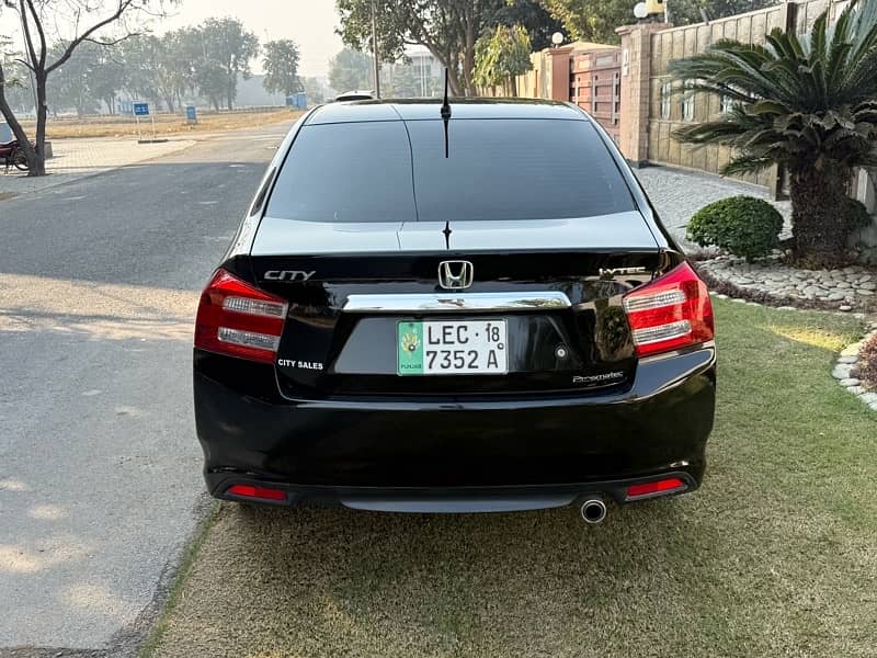 Honda City IVTEC 2018 Automatic Black Genuine Condition 4