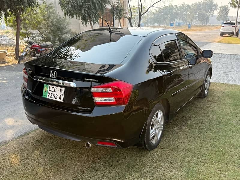 Honda City IVTEC 2018 Automatic Black Genuine Condition 5