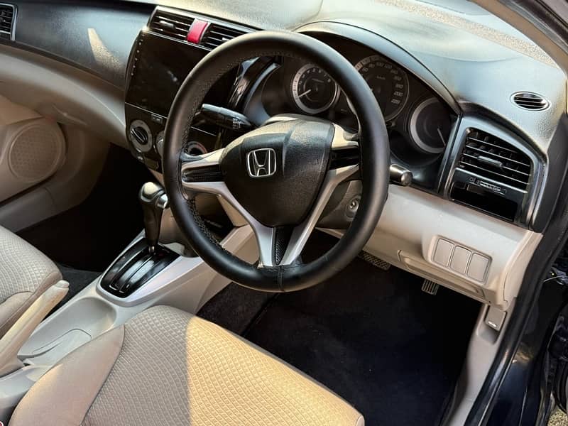 Honda City IVTEC 2018 Automatic Black Genuine Condition 6