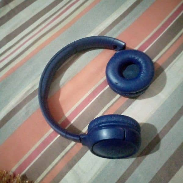 original JBL headphones (1 week battery time) 0