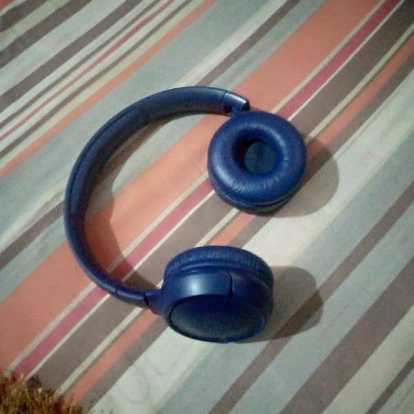 original JBL headphones (1 week battery time) 1