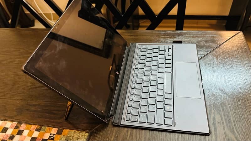 HP Spectre x2 Detachable 12-c0XX 2