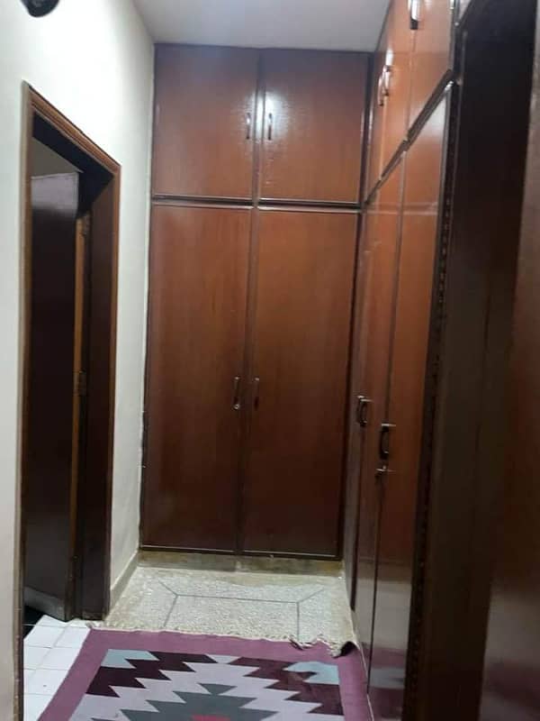 One Kanal Used Single Storey House With Basement At Prime Location Of DHA Lahore Near To Park & Commercial Market 13