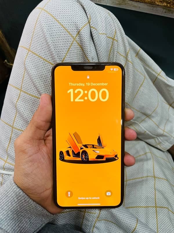 I phone x max 64 GB 5