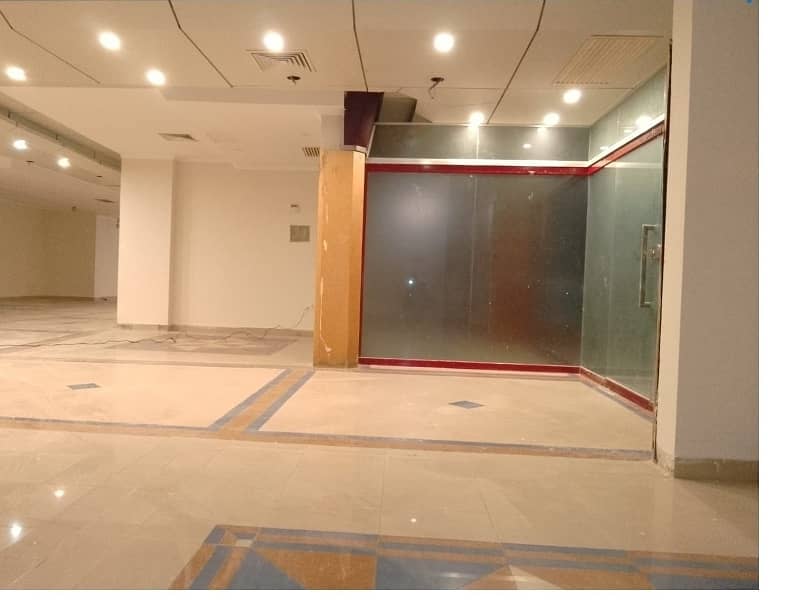 Investment Corridor And Builders Proudly Offer Area 1300 Square Feet Corporate Office Available For Rent in Main Boulevard Road Gulberg 3 Lahore 2