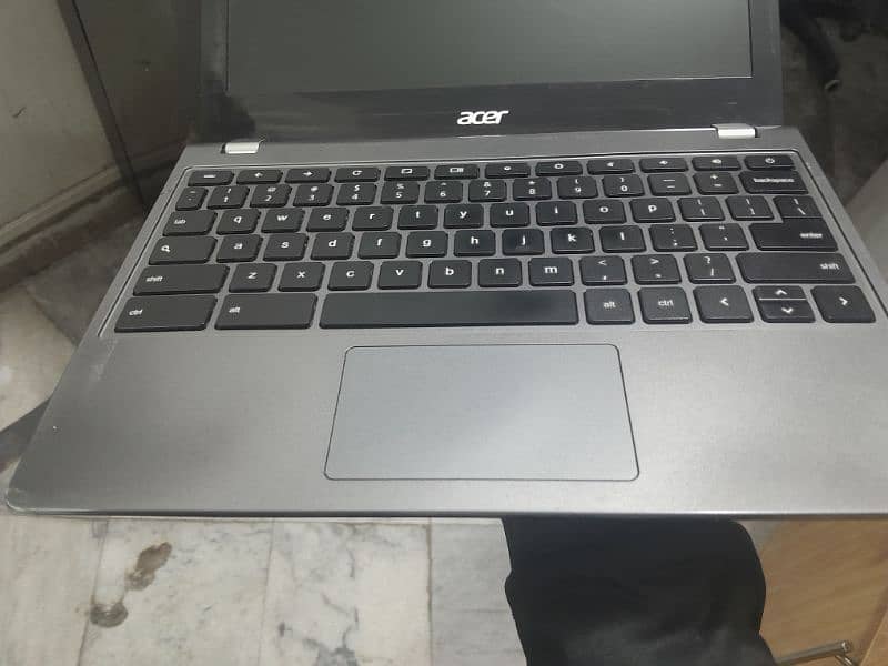 LAPTOP  INTER R CELERON R CPU 3215U 1.70GHZ 0