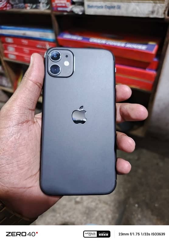 iphone 11 Factory unlocked with complete box 0